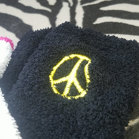 Set(2) Scene Fuzzy Socks - Picture 3 of 5